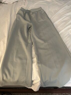 Women’s all in motion Light Gray Wide-Leg Ribbed Track Pants small